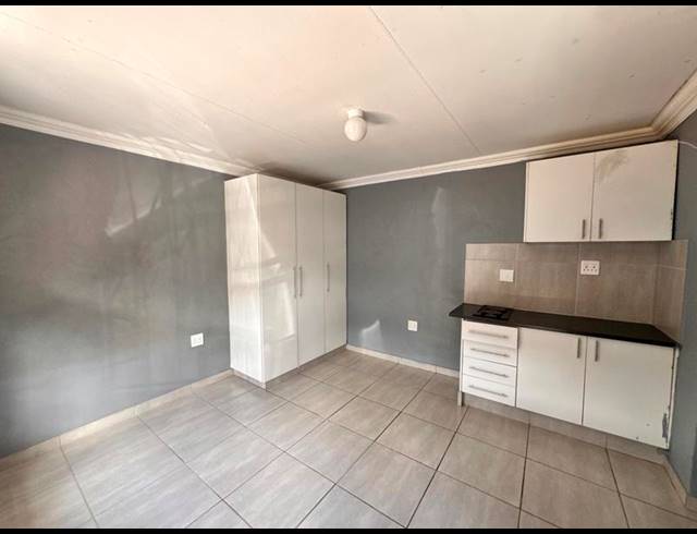 6 BEDROOM APARTMENT FOR SALE IN SOSHANGUVE PP